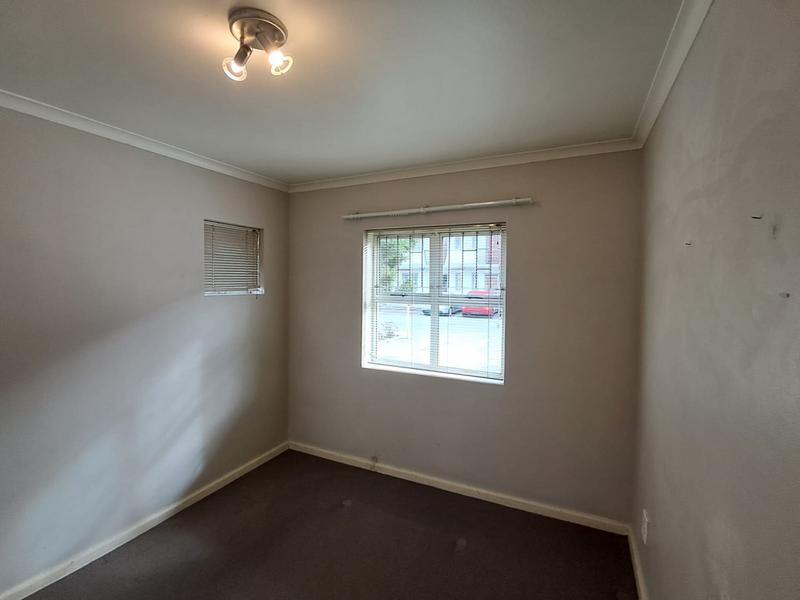 To Let 2 Bedroom Property for Rent in Uitzicht Western Cape